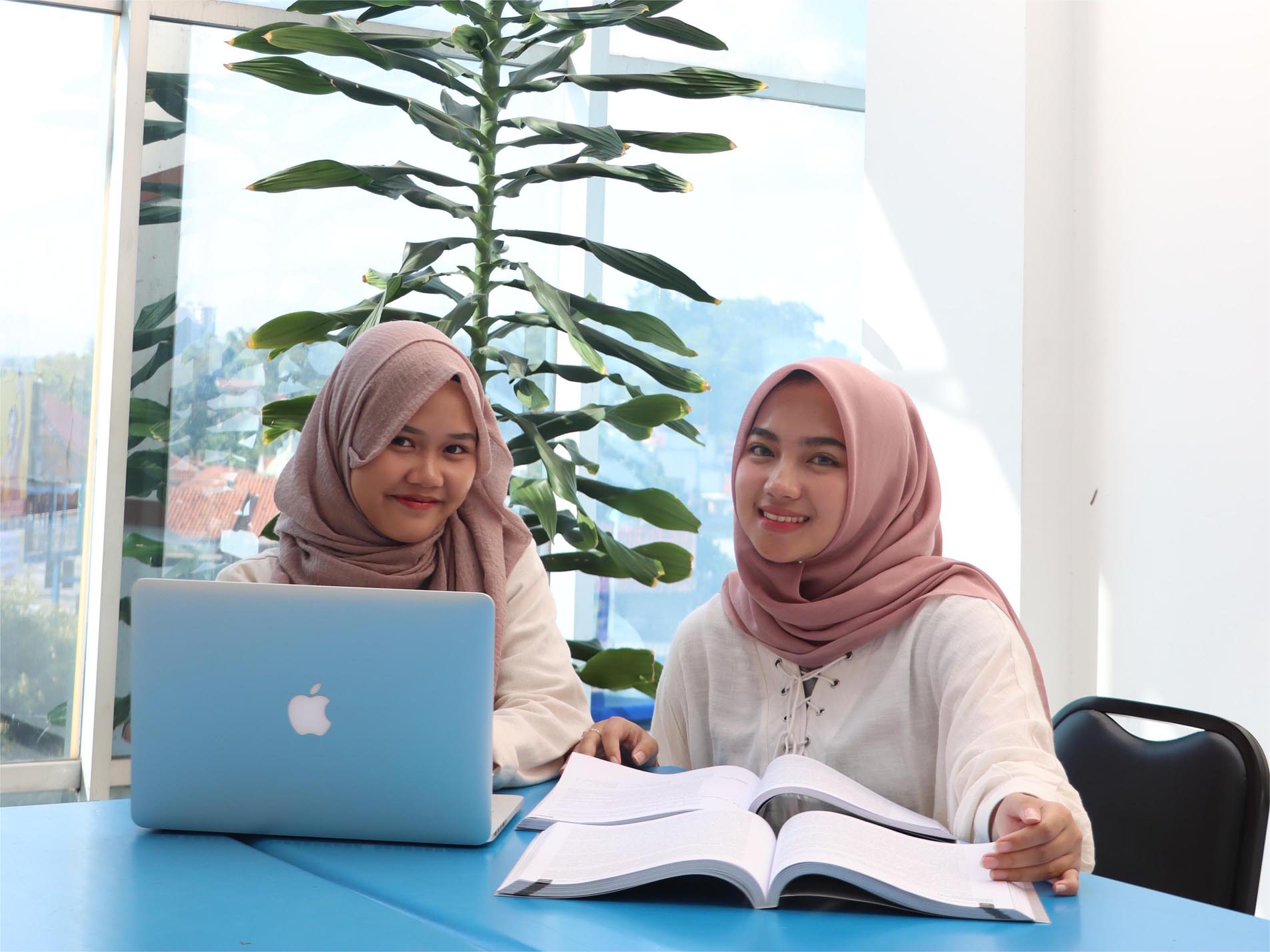 Biaya Kuliah Manajemen Bisnis Syariah S1 Hanya 5 Juta Per Semester Serta Rekomendasi Kuliah Terbaik