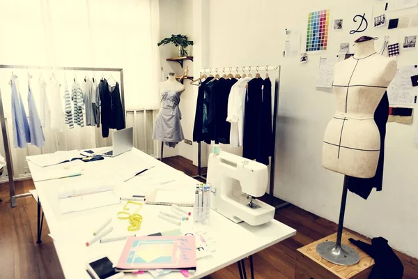 Membangun Branding yang Kuat untuk Bisnis Fashion Online Lokal