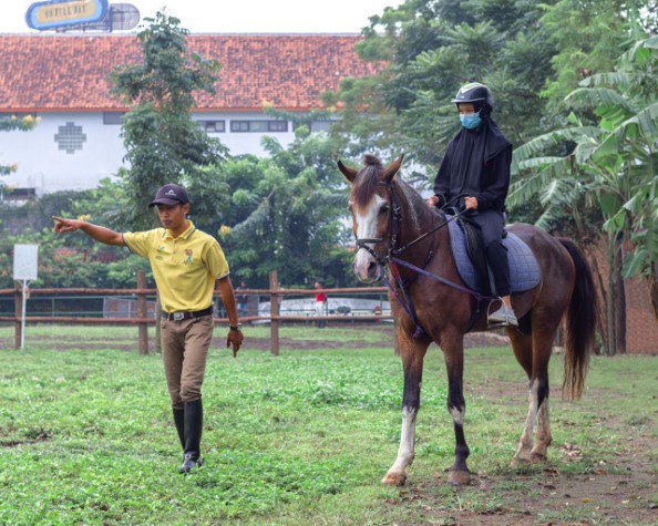 Armada Transportasi Sekolah di SMA Islam Al Masoem Bandung
