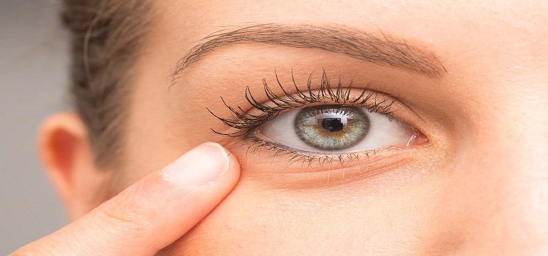 Tips agar Makeup di Kantung Mata Tidak Crack