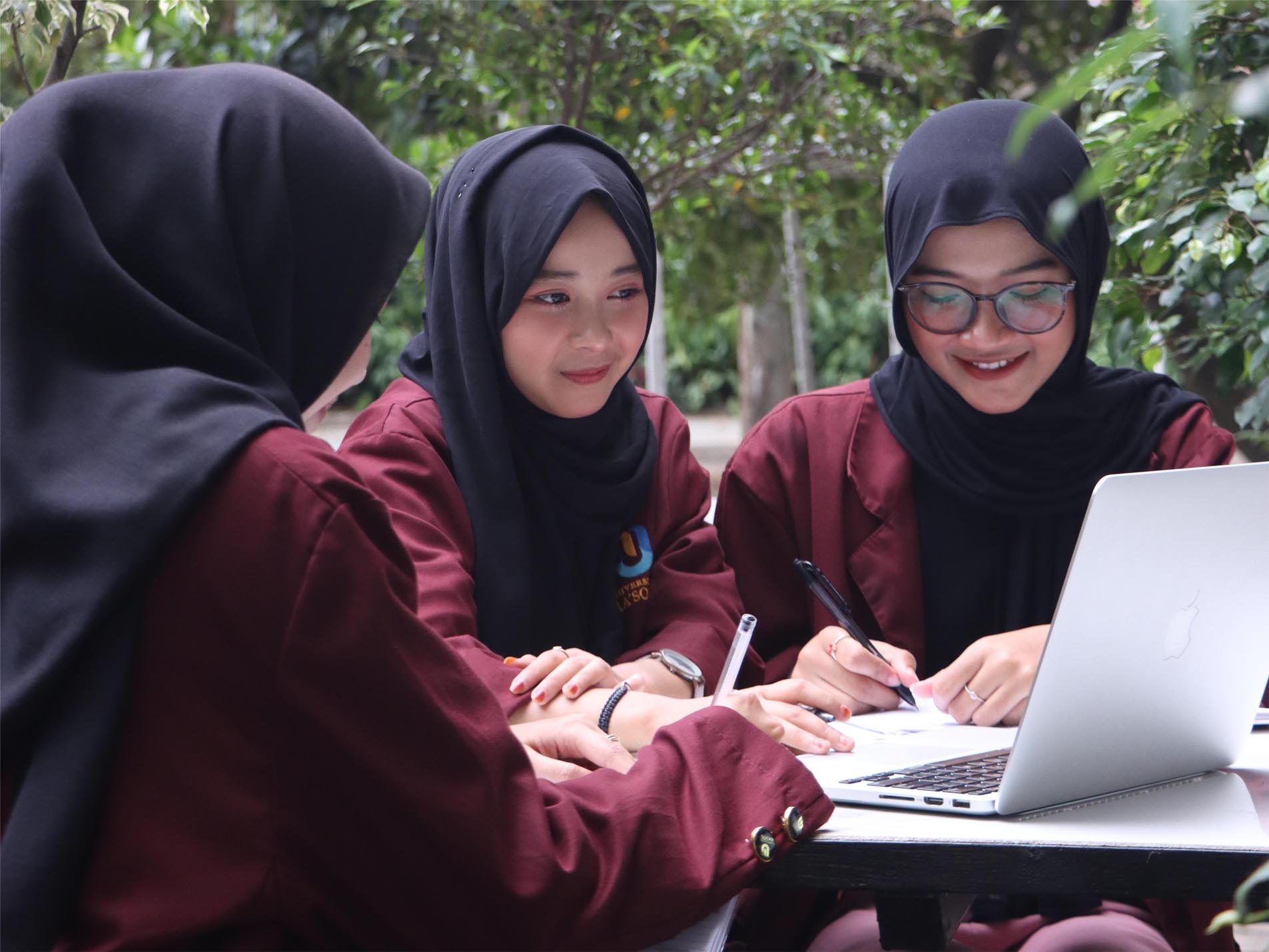 Biaya Pendidikan Kelas Reguler dan Non Reguler Per Semester Hanya 5 Juta Untuk Jurusan Manajemen Bisnis Syariah S1 Serta Peluang Kuliah Beasiswa Tahfidz