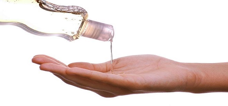Tidak Hanya Melembapkan Kulit, Ini Kegunaan dan Cara Pakai Baby Oil yang Harus Diketahui