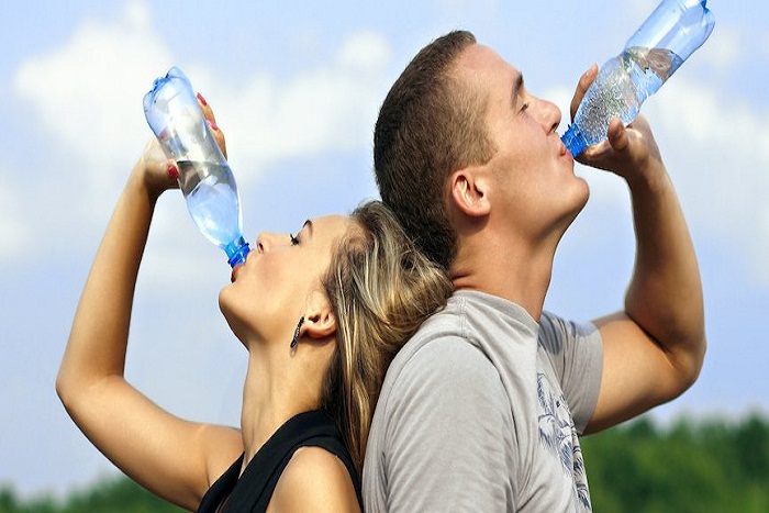 Bahaya Botol Minum yang Sering dipakai Tapi Jarang dicuci