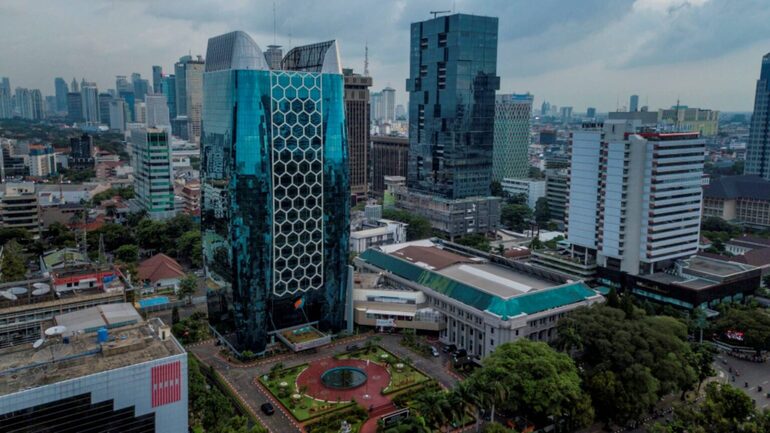 Program Pengembangan Karyawan BUMN: Peluang Sukses bagi Karyawan Muda
