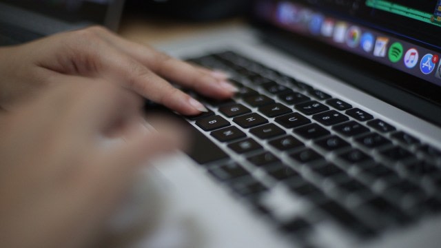Jasa Buzzer Politik: Membangun Citra Positif Partai Politik di Dunia Maya