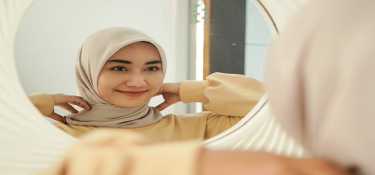Tips Mengurangi Rambut Lepek untuk Perempuan Berhijab