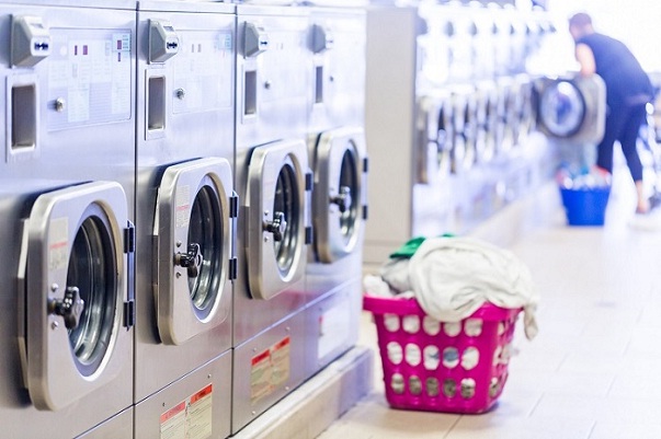 Perbedaan Jasa Laundry Kiloan Konvensional vs Digital: Mana Lebih Efisien?