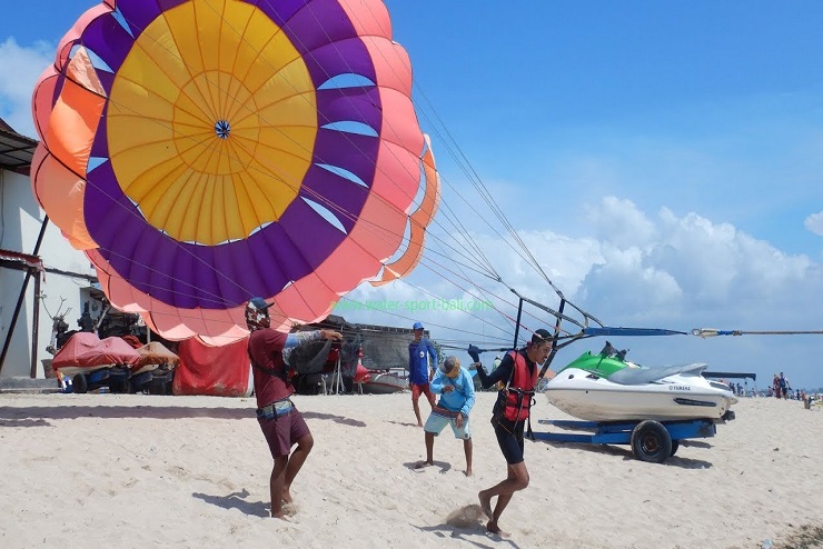 Permainan Parasailing Sebagai Kegiatan yang Memacui Adrenalin Sekaligus Menyenangkan