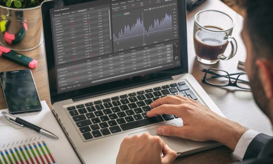 Tingkatkan Kesuksesan Trading Anda dengan Promosi di Sosmed Web Trading Forex di Rajakomen.com